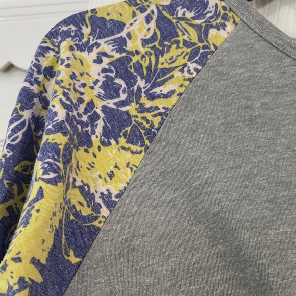 LuLaRoe Randy tee - Picture 2 of 3